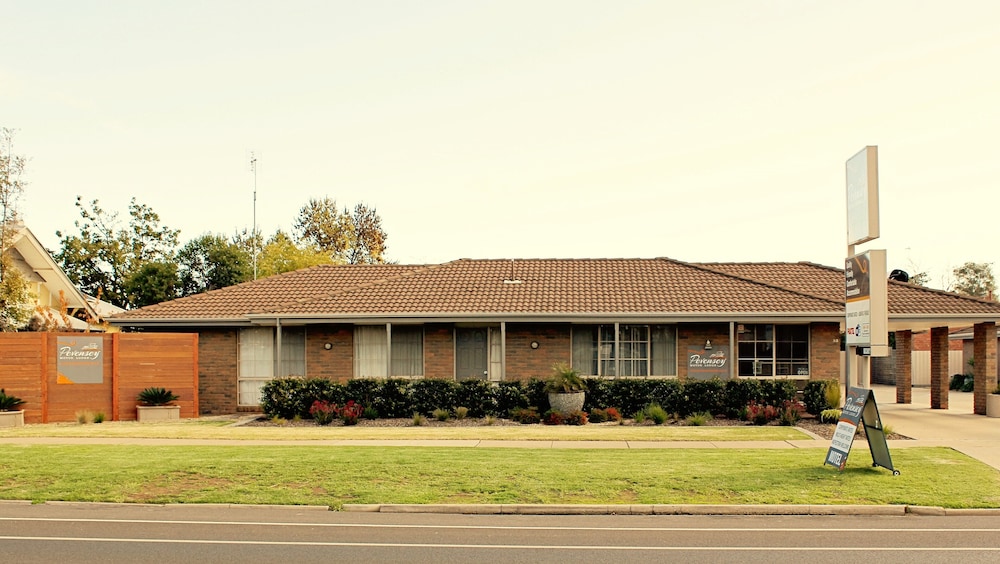 Pevensey Motor Lodge 4/52