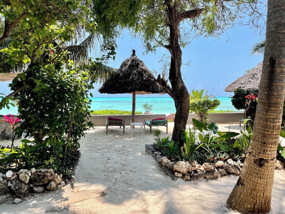Blue Reef Sport And Fishing Lodge & Bungalows 37/49