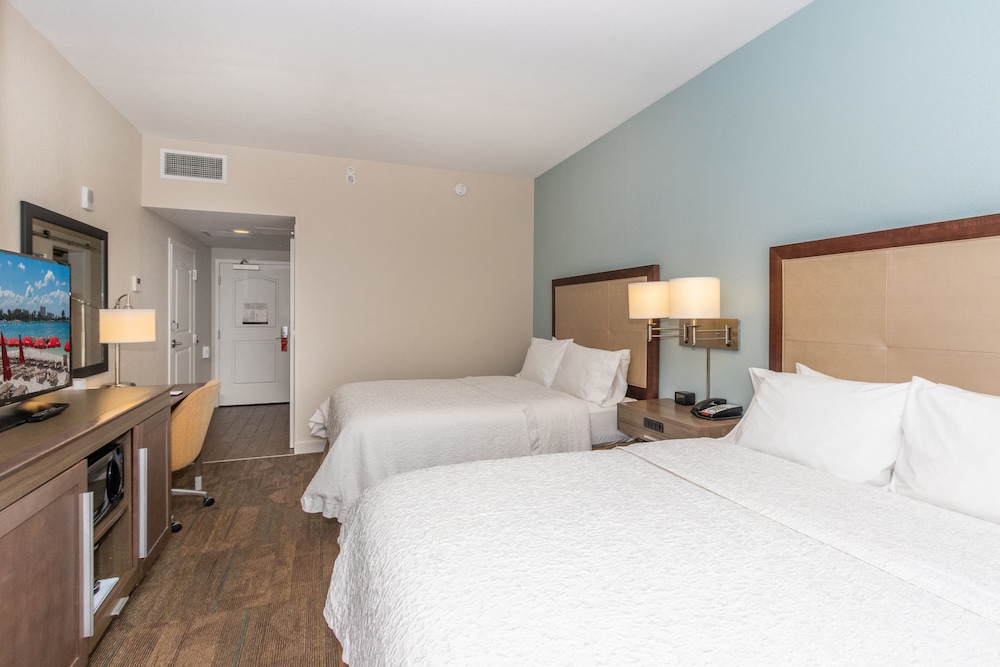 Hampton Inn and Suites by Hilton Clearwater Beach 18/83