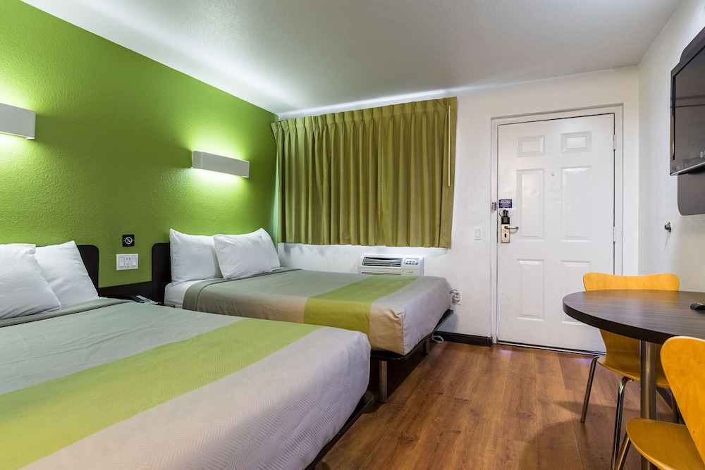 Motel6 Riverside, CA - UCR East 28/57