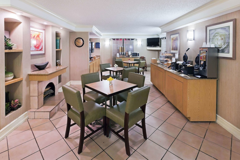 La Quinta Inn by Wyndham Amarillo Mid-City 46/52