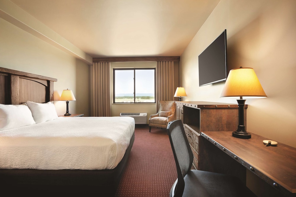 Glacier International Lodge 12/48