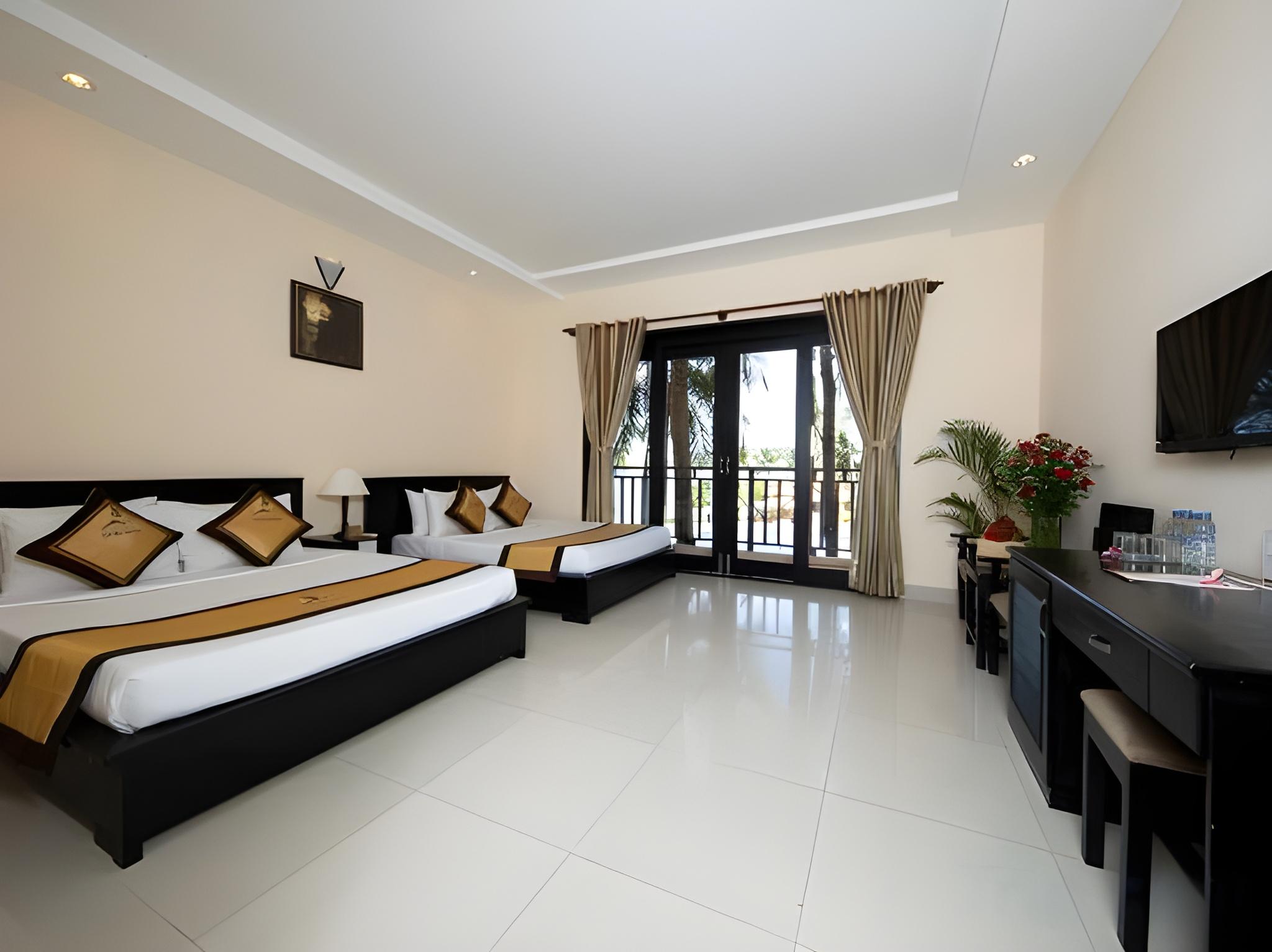 ROOM, QUADRUPLE