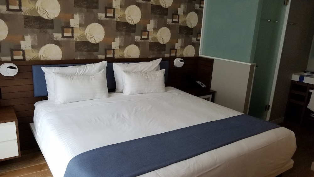 NobleDen Hotel 7/57