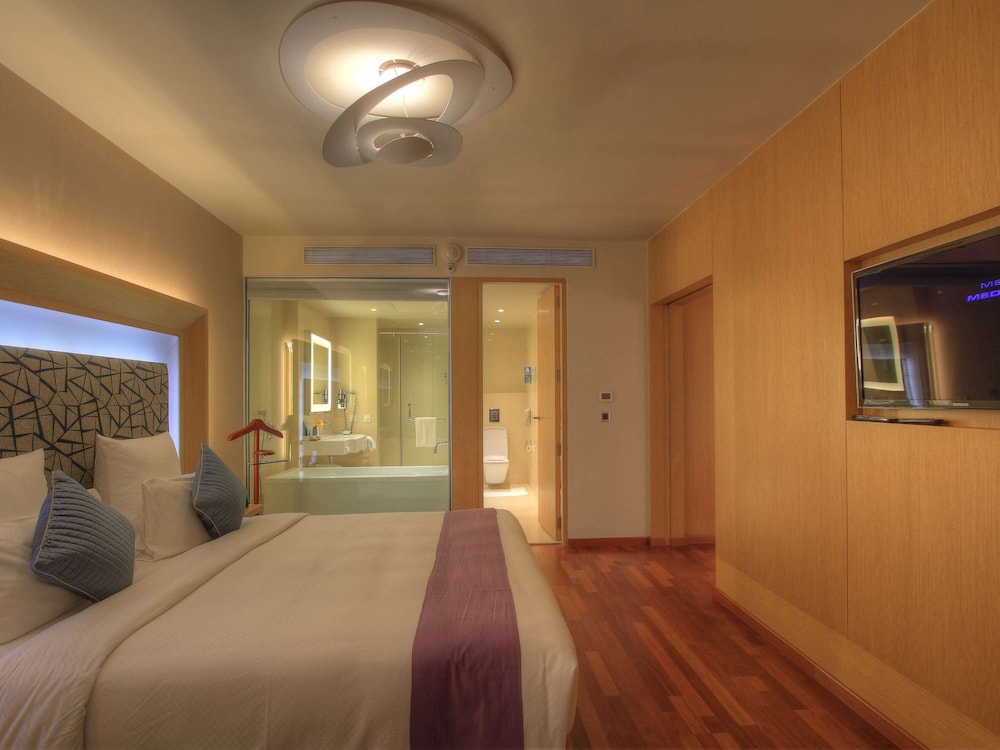 Novotel Visakhapatnam Varun Beach Hotel 32/75