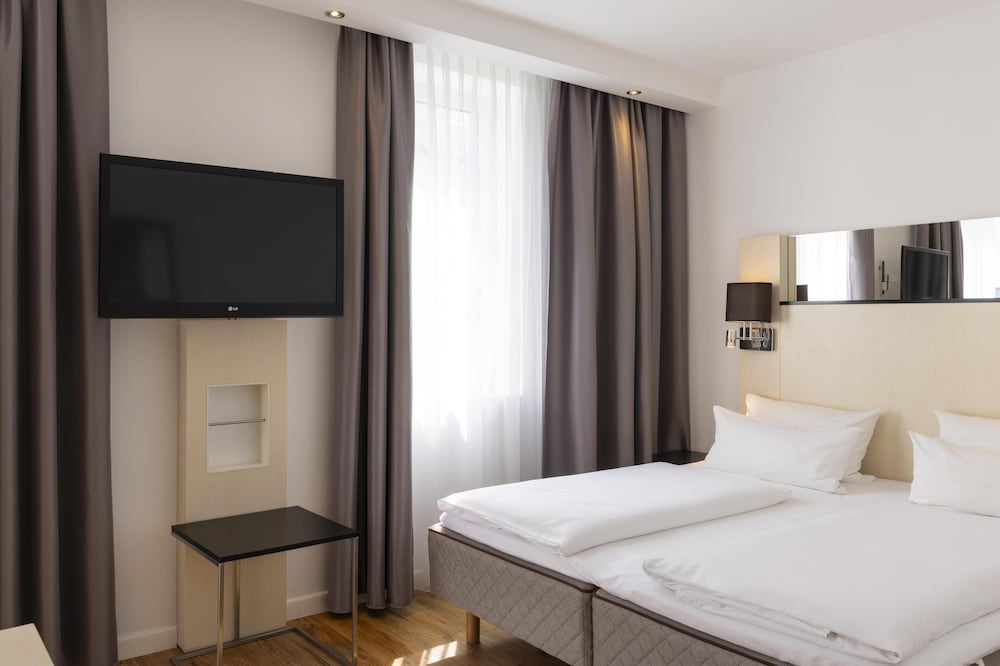 غرفة سوبيريور بسريرين منفصلين بشرفة، Scandic Berlin Kurfurstendamm 3/10