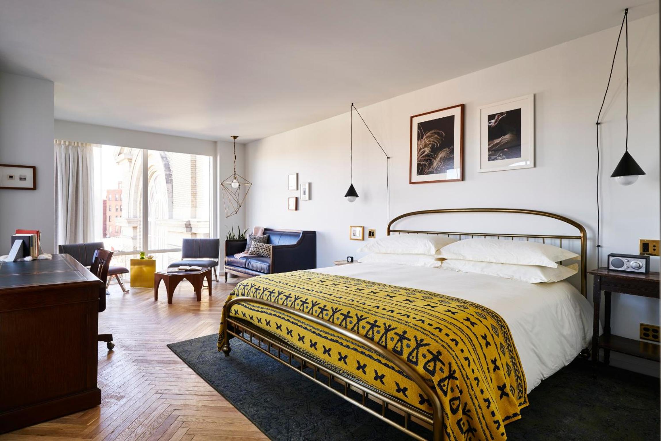 Landmark, Studio, Suite