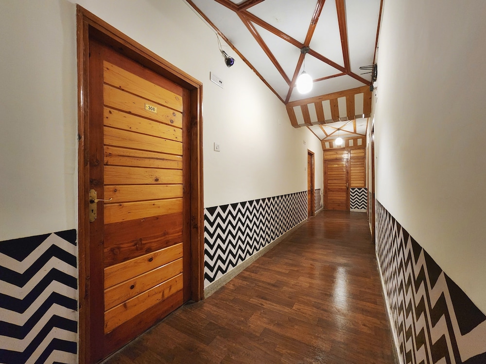 Hotel Pine View ( Pure Vegetarian ) 20/50