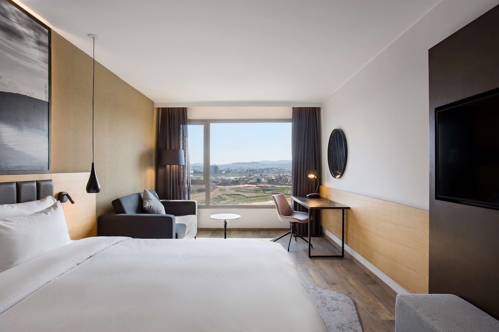 Superior, King Bed, Water Front