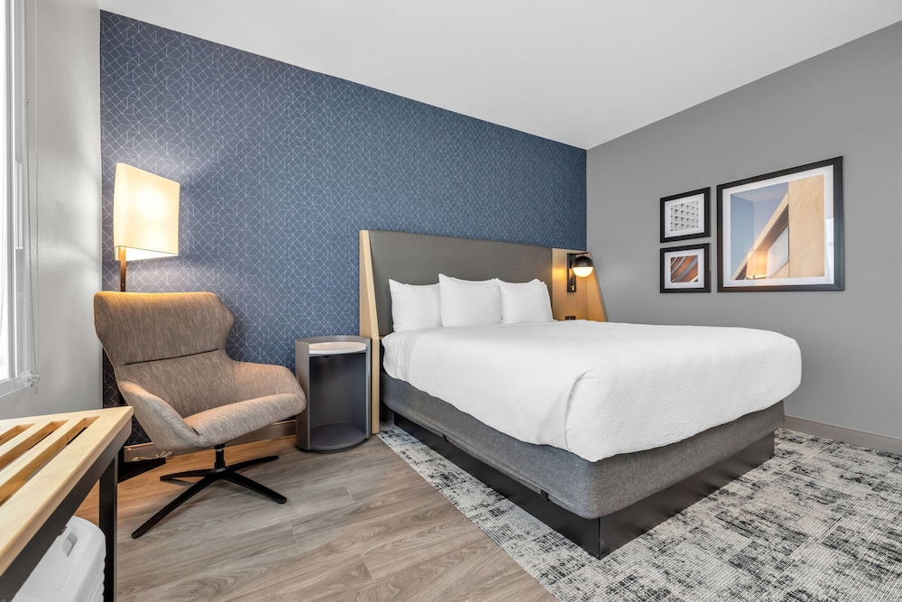 La Quinta Inn & Suites by Wyndham San Jose Silicon Valley 10/50