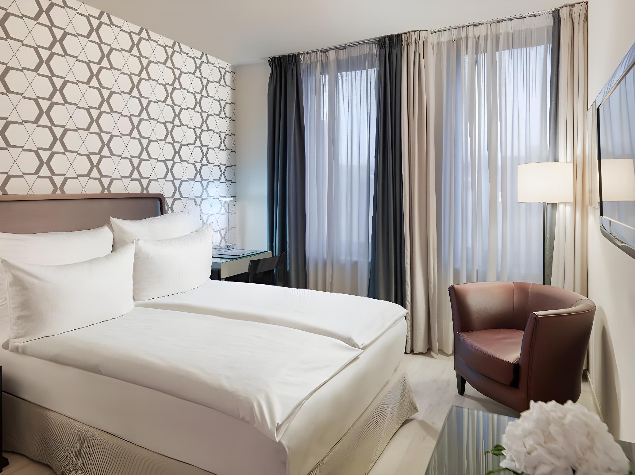 Essential, Single, Queen Bed