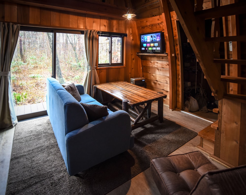 The Hut 11/16