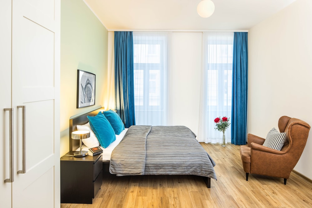 Jimmy's Apartments Emerald 29/46