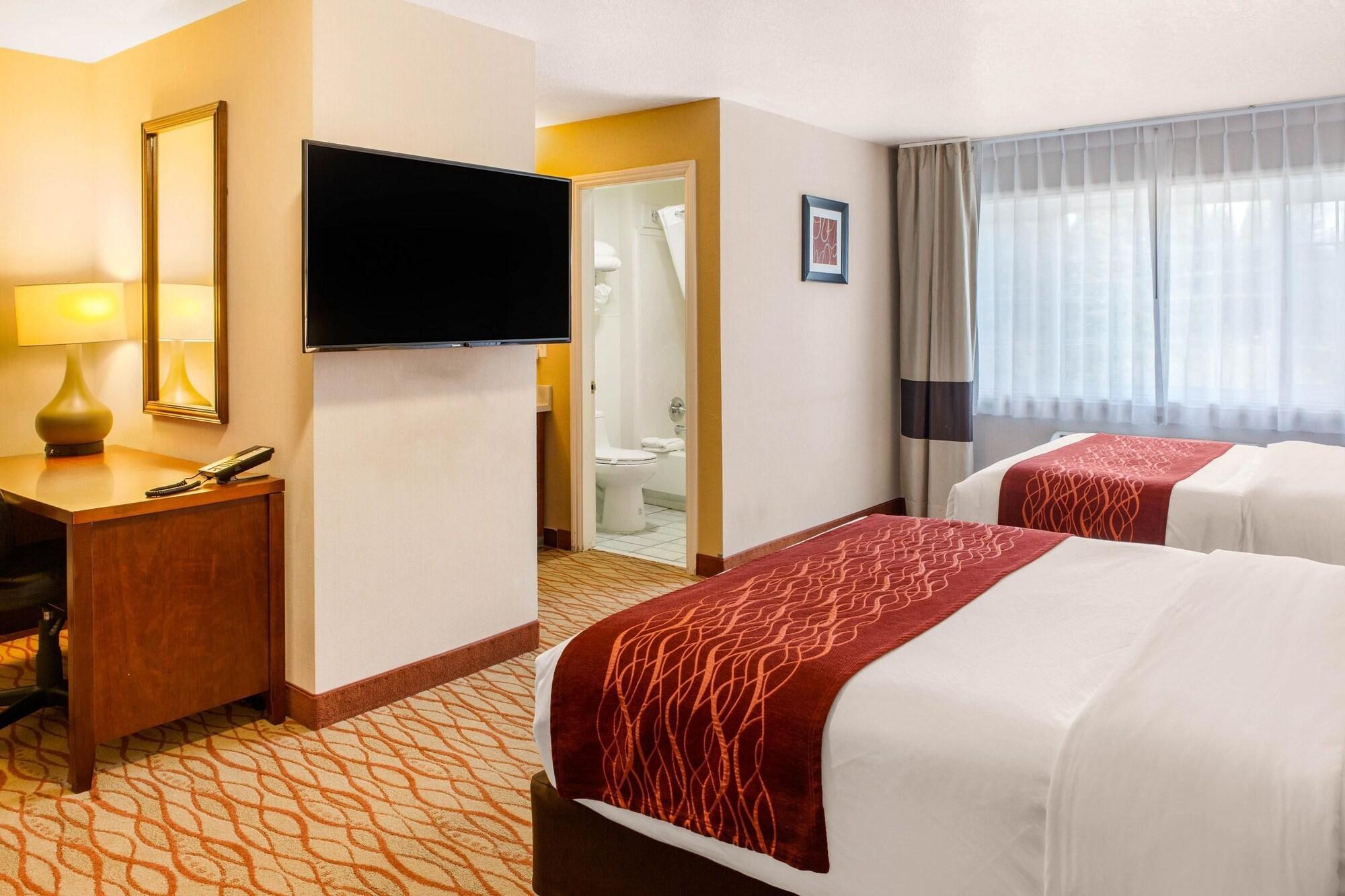 Deluxe, Multiple Beds، Comfort Inn Mount Shasta Area 6/8