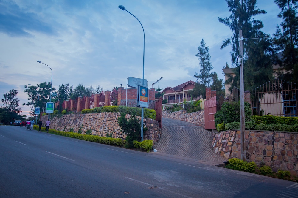 Quiet Haven Hotel 42/50