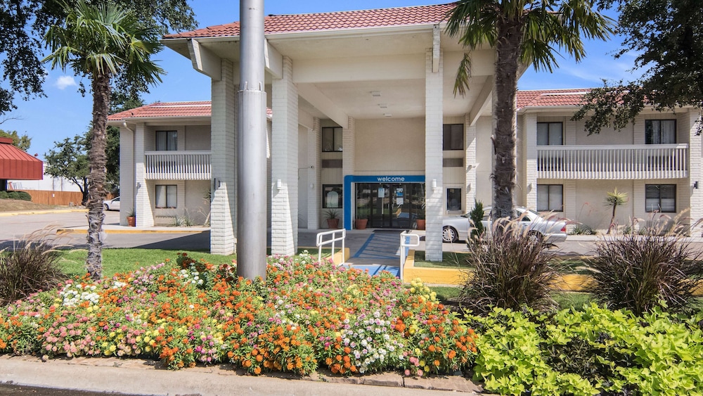 Motel6 Addison, TX - Dallas in ADDISON - TX