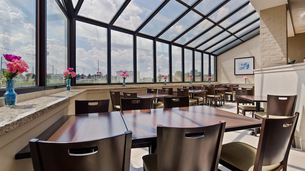 Best Western London Airport Inn Suites 41/53