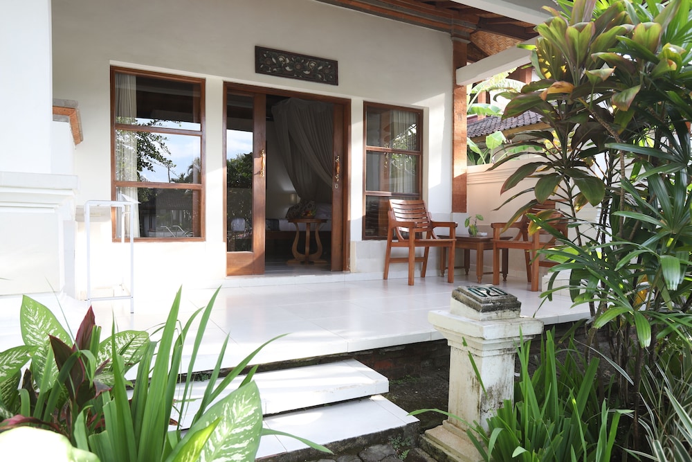 BUMI AYU BUNGALOWS 10/66
