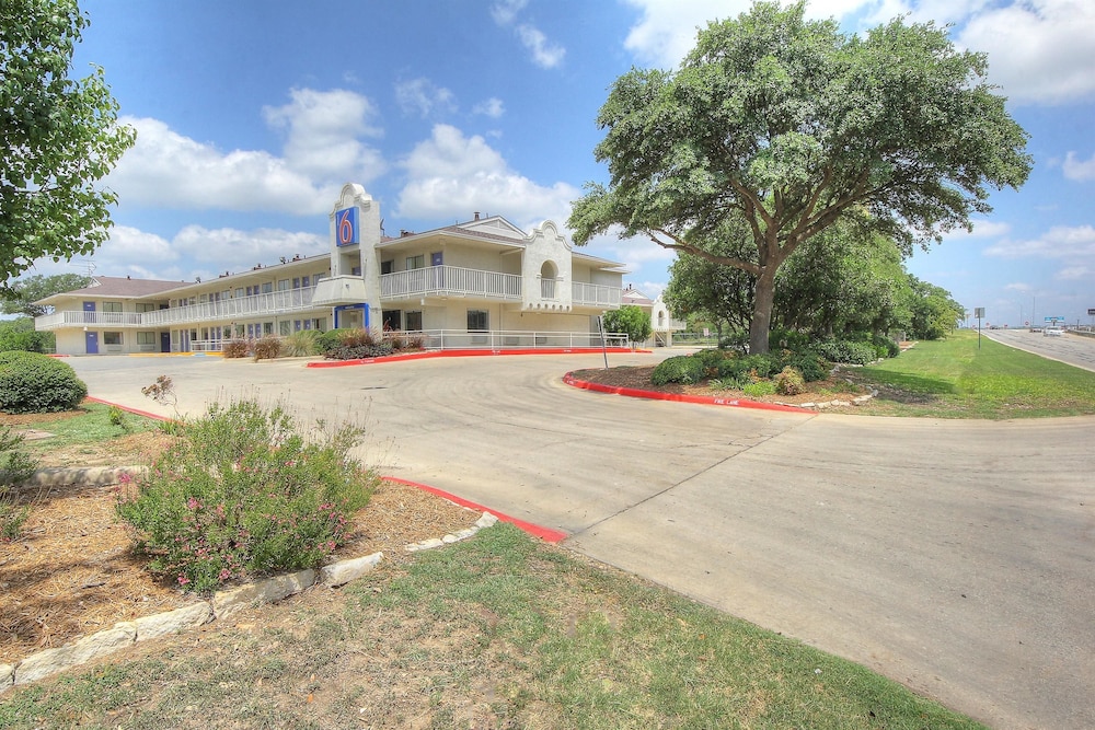 Motel6 San Antonio, TX - Six Flags Fiesta TX/La Cantera Area 33/44