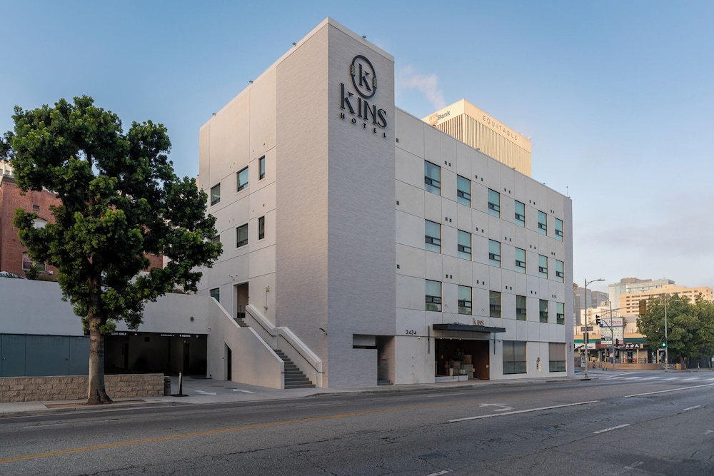 Kins Hotel 7/50
