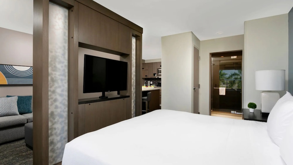 جناح بسرير كينج بإطلالة مع أريكة لذوي الإعاقة، Hyatt House San Juan 3/6