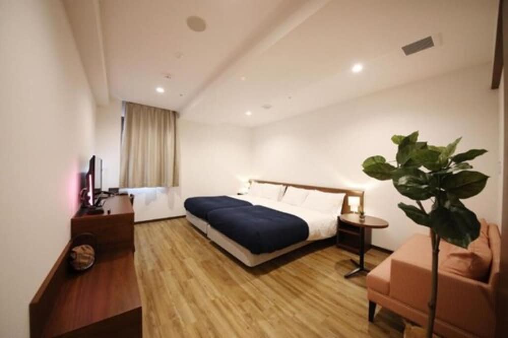 SEMI ROOM, DELUXE, 2 SEMI DOUBLE BEDS, SOFA