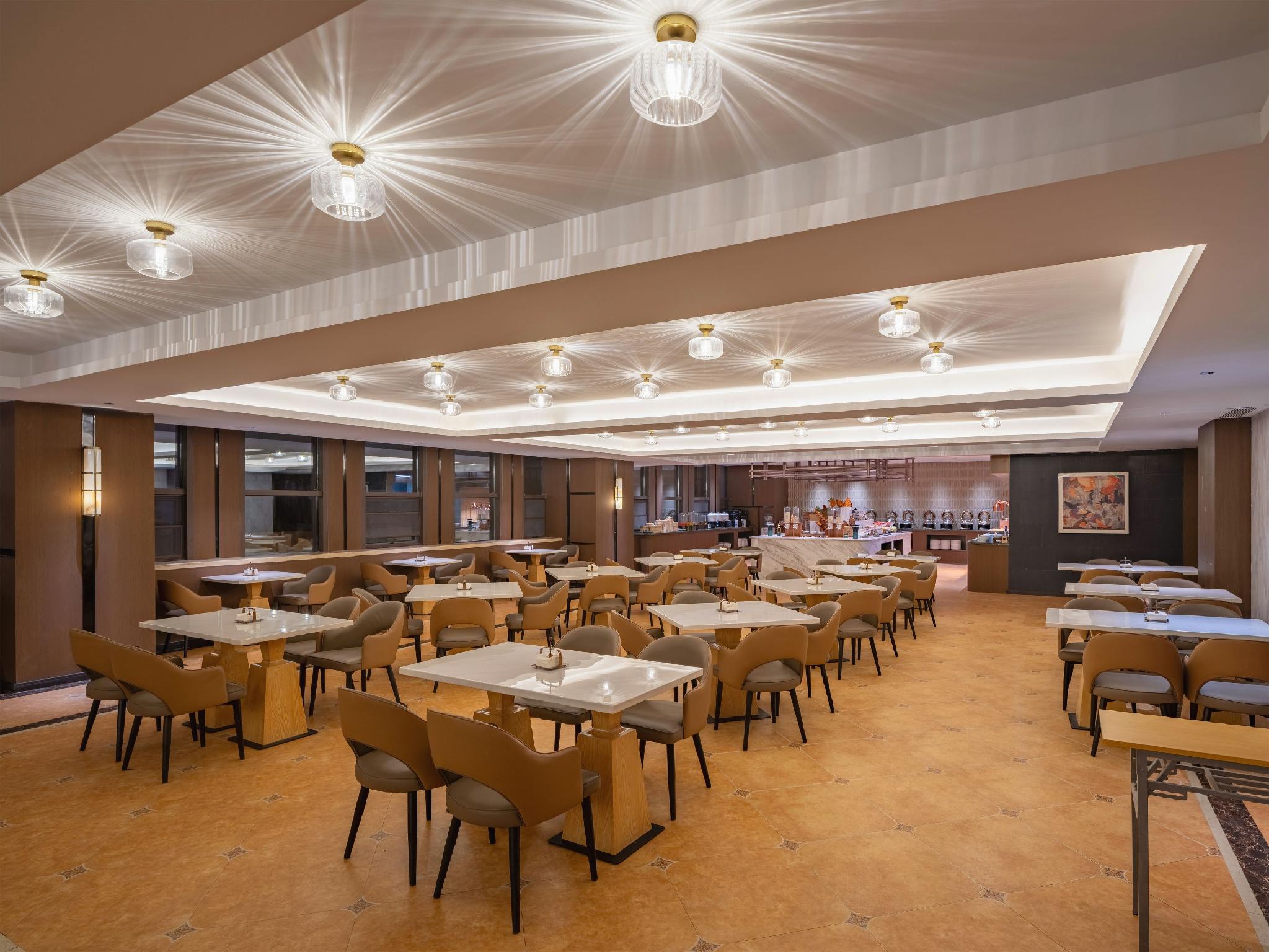 Vienna International Hotel Kunming (West Guangfu Road Station Branch) 42/48