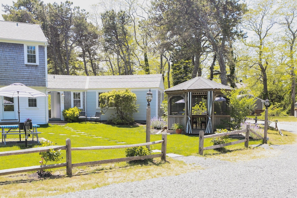 Cove Bluffs Inn 45/50