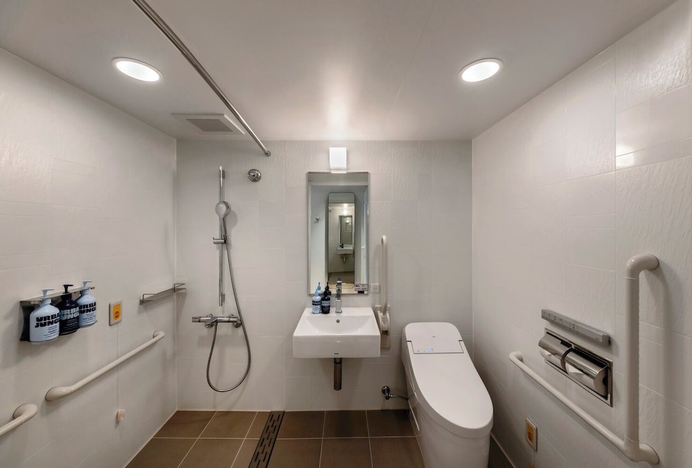YOTEL Tokyo Ginza, Select by Hilton 45/50