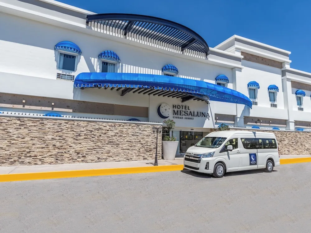 Hotel Mesaluna Short and Long Stay 68/74