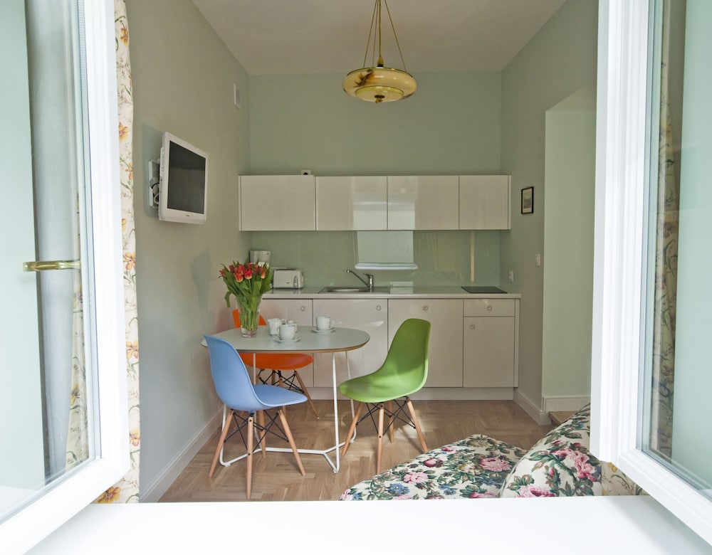 CRYSTAL SUITES CHEZ HELENA 25/64