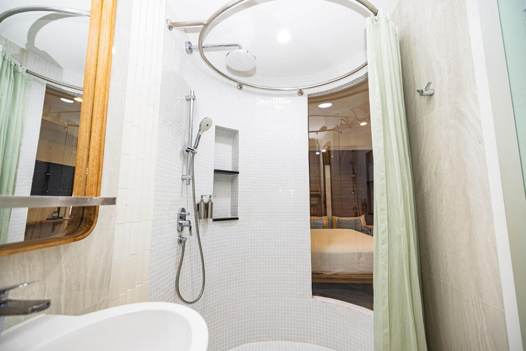 Deluxe, Double or Twin Bed, Pool Access 7/8