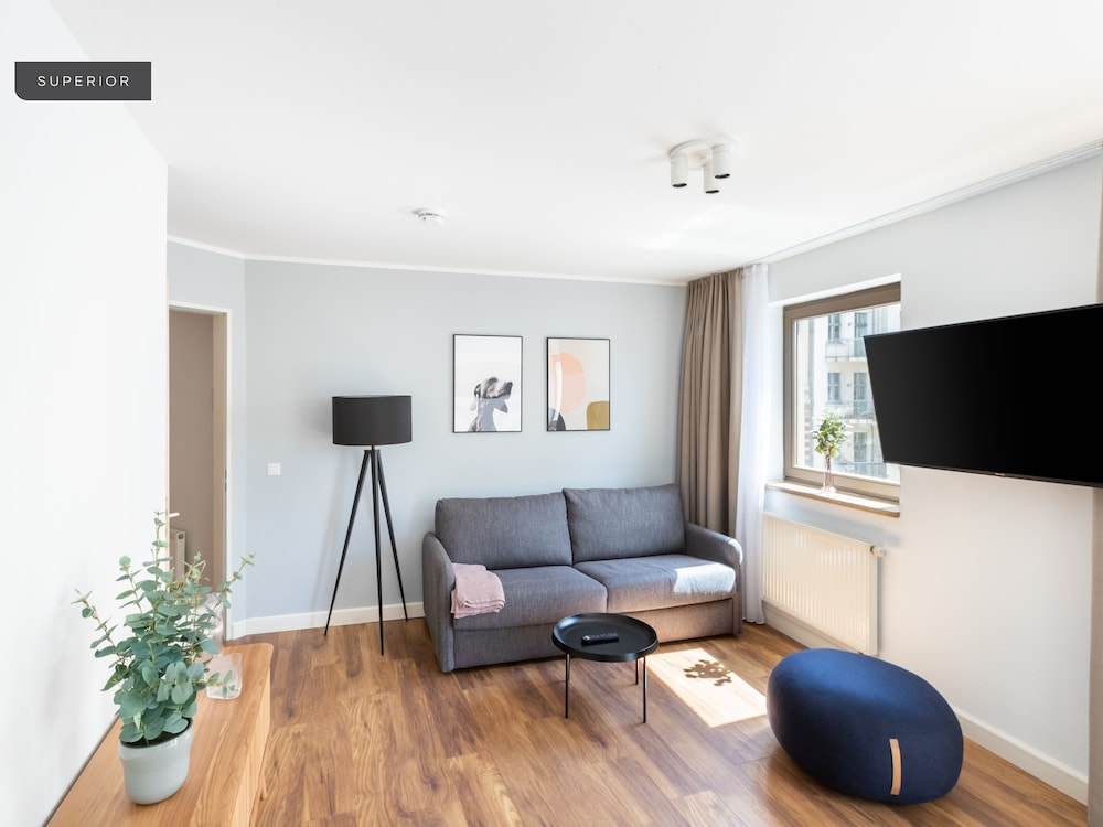Flower's Boardinghouse Mitte 34/50