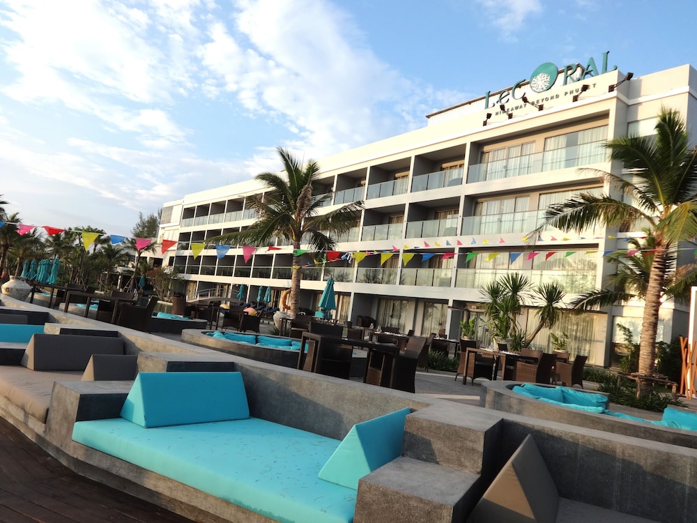Le Coral Beach Resort And Cafe 69/79
