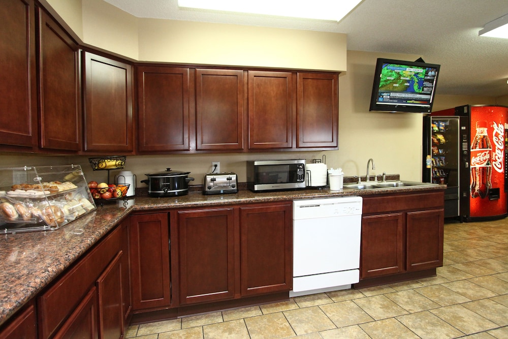New Victorian Inn and Suites 7/43