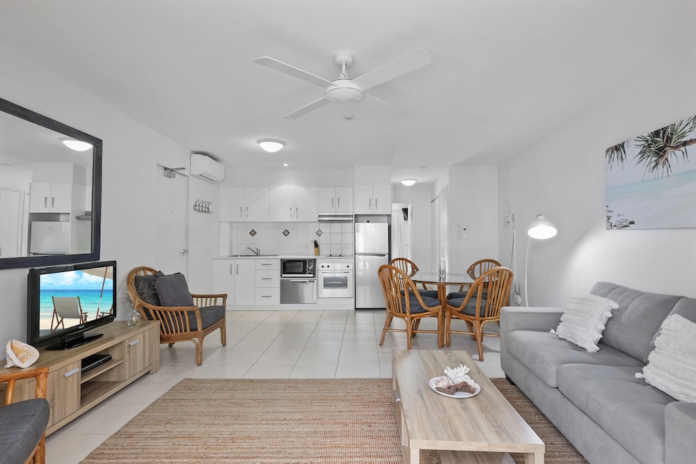 Headland Beach Resort 40/69