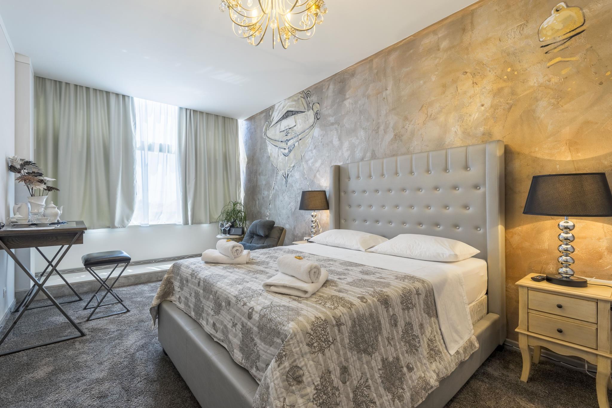 SUPERIOR, DOUBLE BED