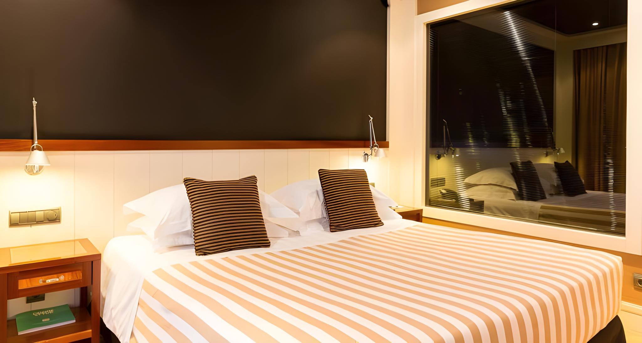 Room, Single, Double or Twin Bed