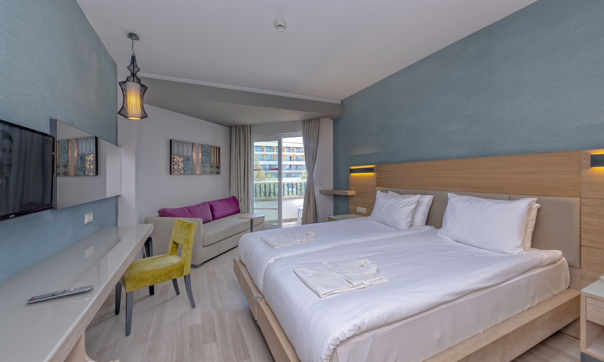 Elite, Swim Up, Queen Bed