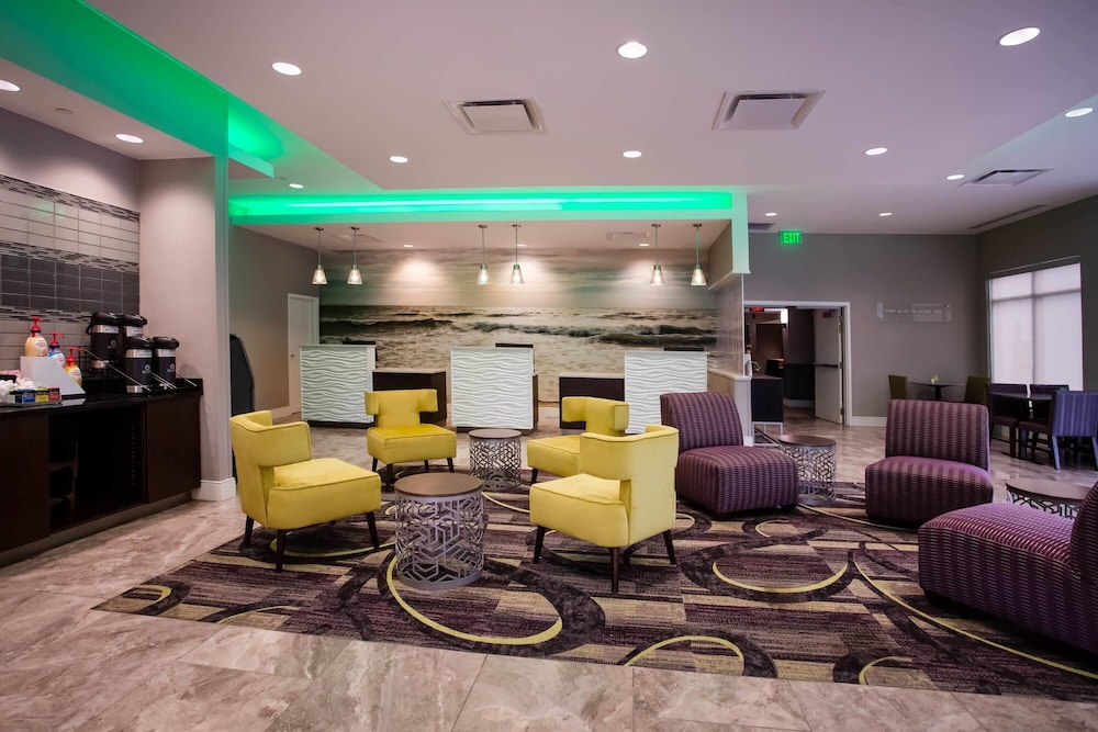 La Quinta Inn & Suites by Wyndham Virginia Beach 37/46