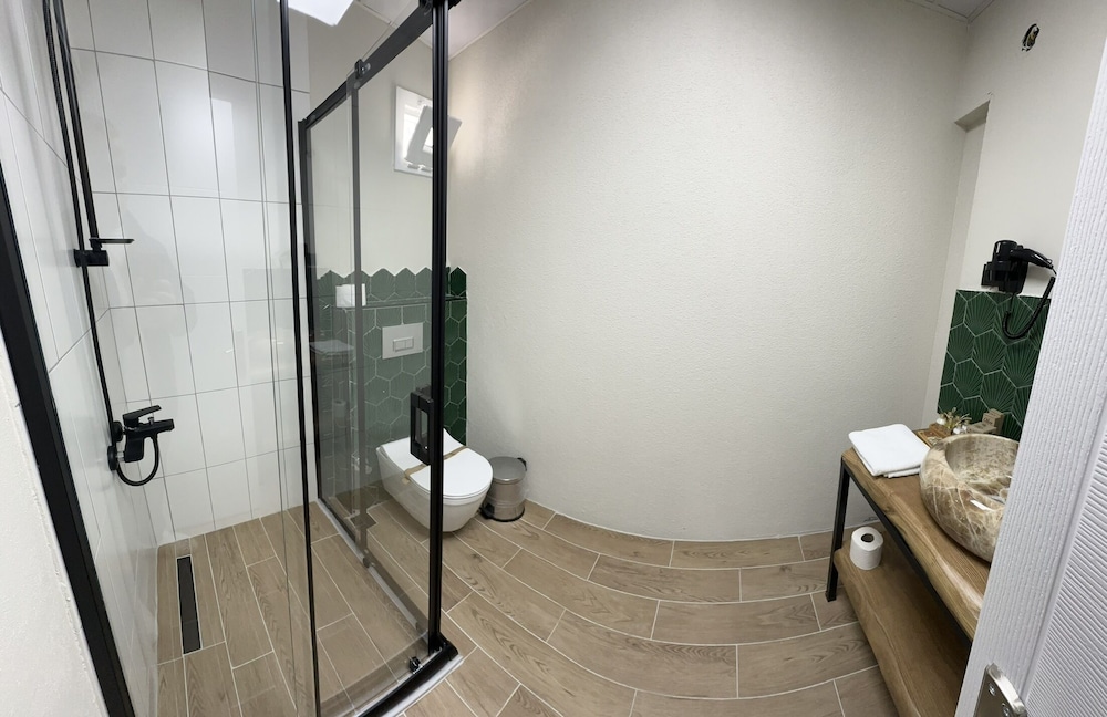 Kingway Suite 44/45