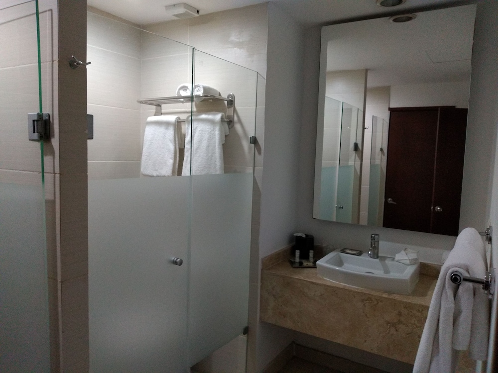 HS HOTSSON Hotel Smart Leon Centro Max (ex Wyndham Garden Leon Centro Max) 47/48