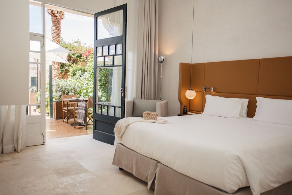 ROOM, DOUBLE BED, PATIO