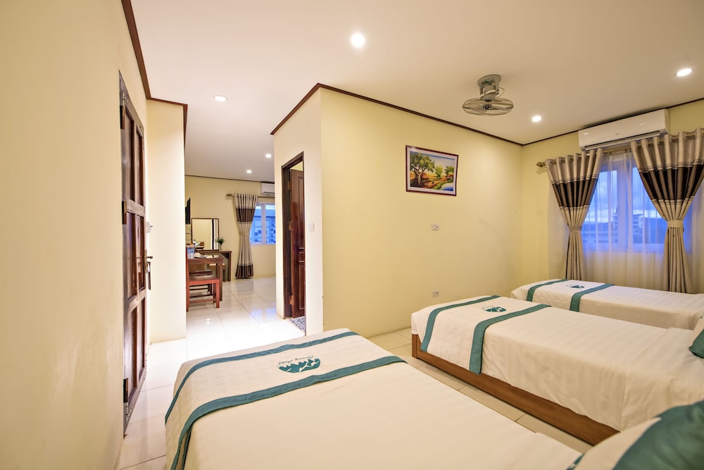 Annecy Hotel Vang Vieng 12/30