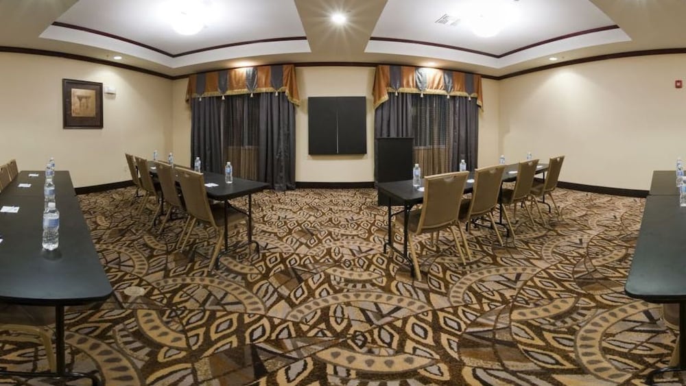 Holiday Inn Express Hotel Suites Snyder 45/54