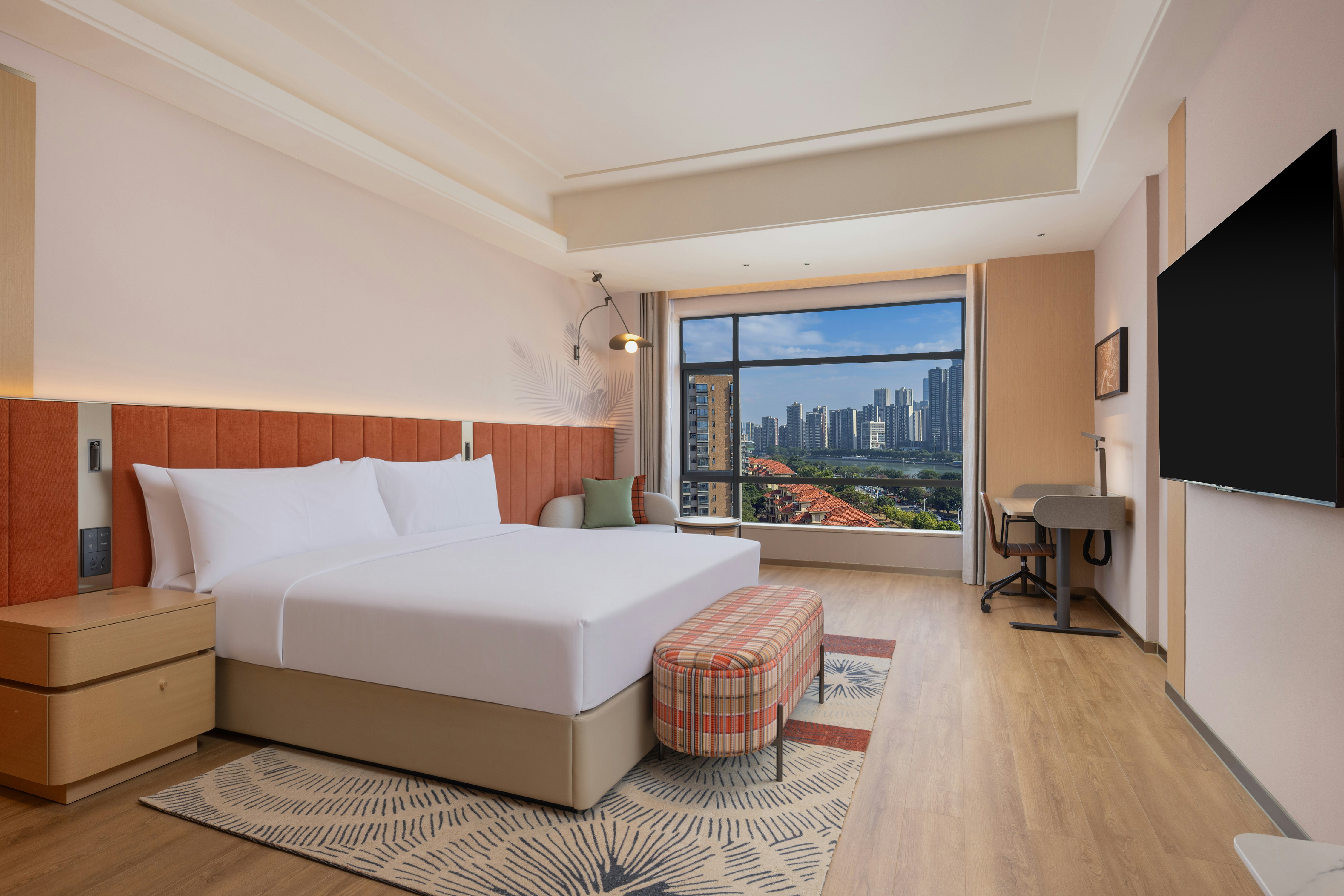 GUEST ROOM, KING BED