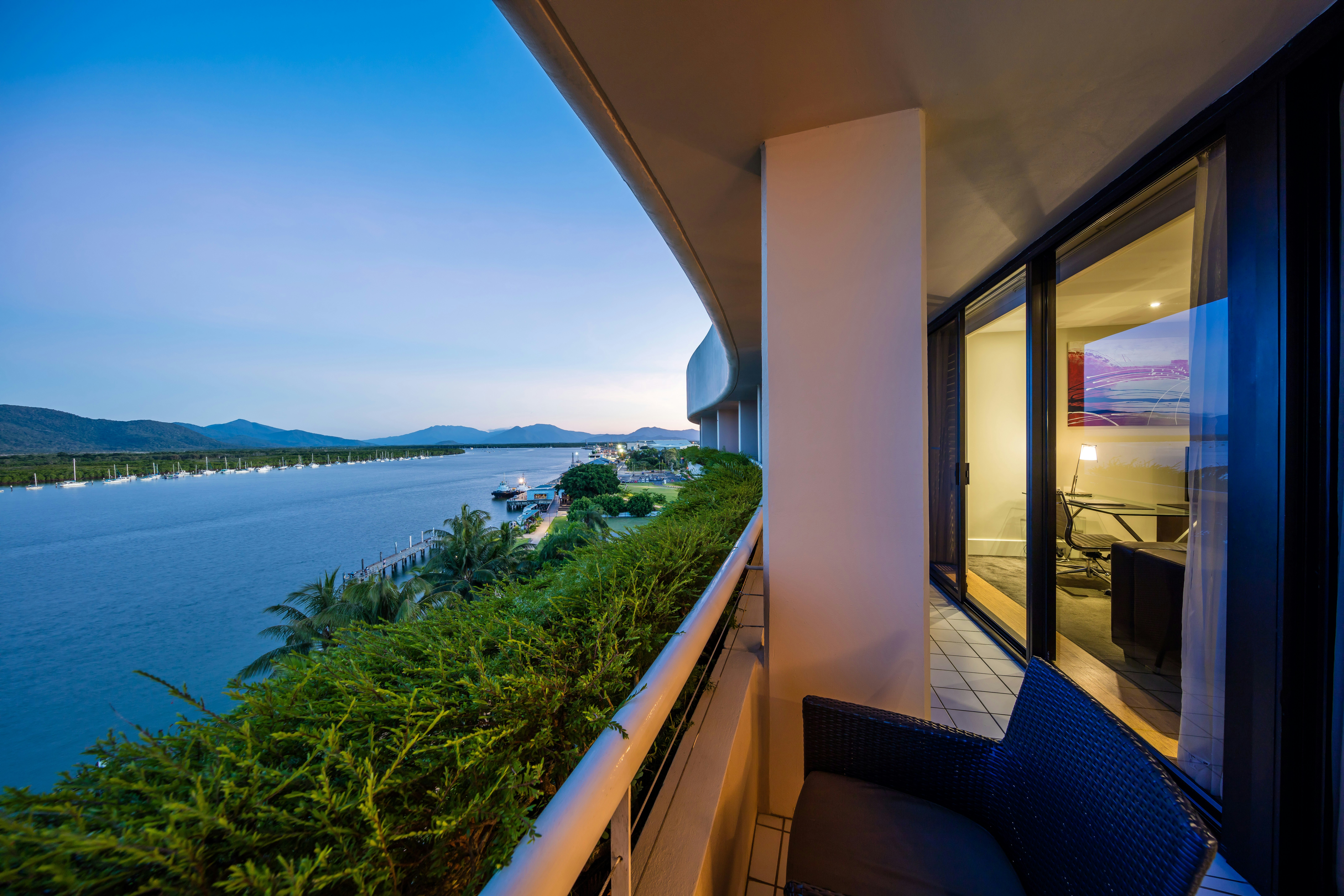 Hilton Cairns Hotel 45/85