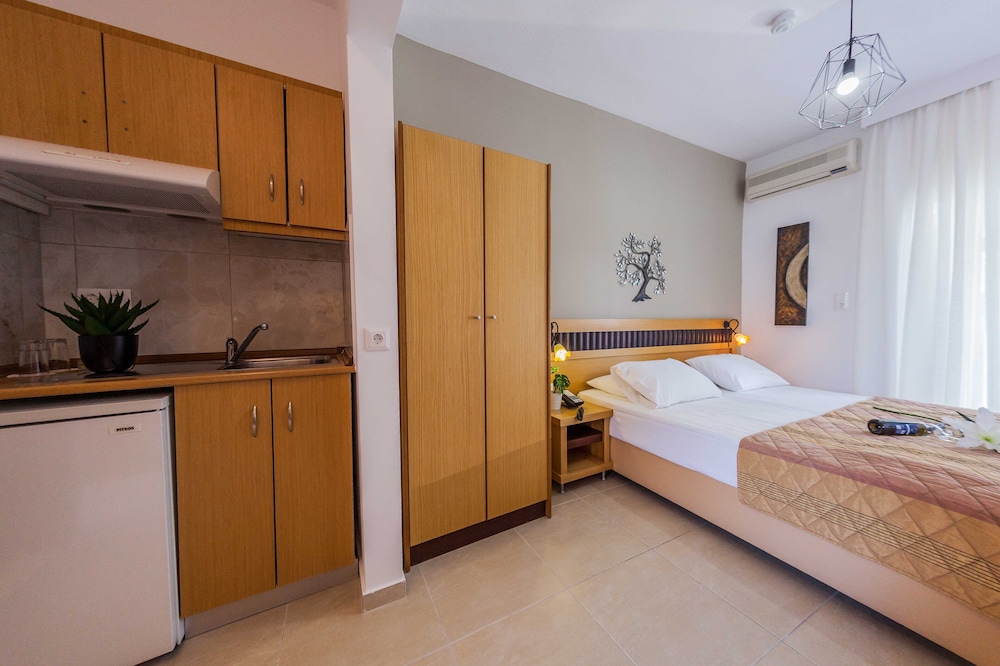 SARANTIS HOTEL 15/69