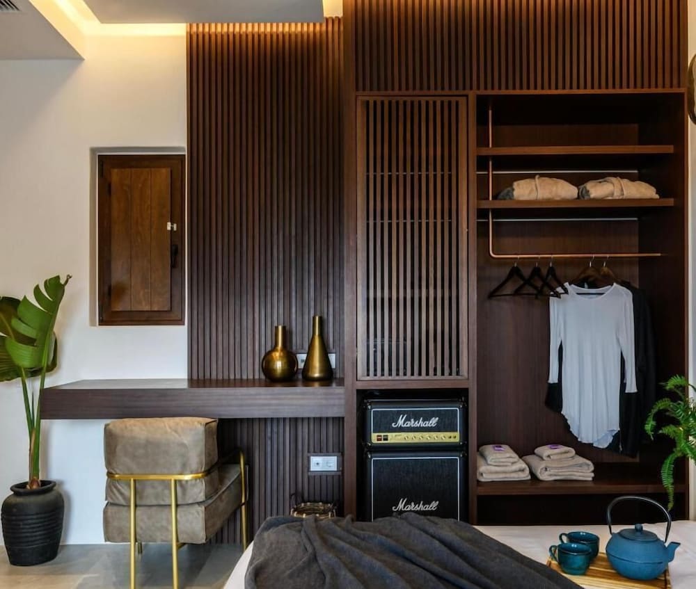 Charisma Hotel 8/50
