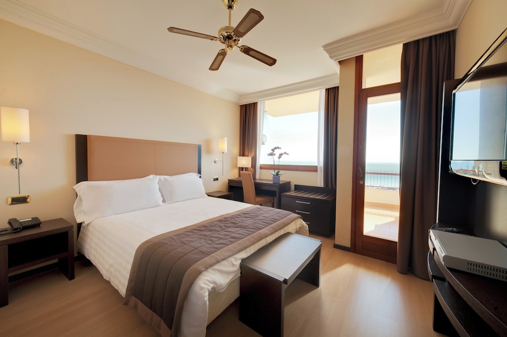 BLUE, SUPERIOR, SINGLE, DOUBLE BED, PARTIAL SEA VIEW, BALCONY